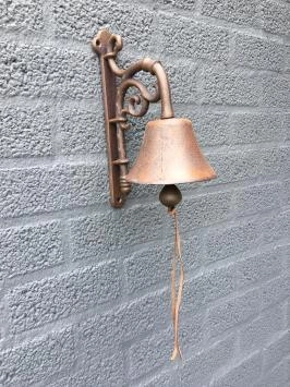 Deurbel klassiek, gietijzer bruin, mooie klank.
